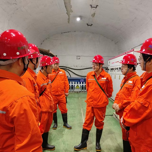 省工信廳檢查組來新橋礦業(yè)開展“雙節(jié)”前安全生產(chǎn)督導檢查